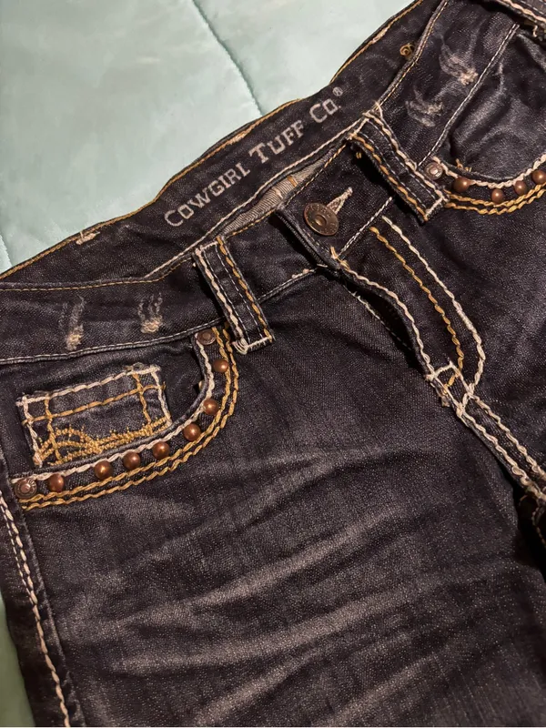 Cowgirl Tuff Dark Wash Black Denim Jeans w/Contrast Stitching size 28w/35L - Image 4
