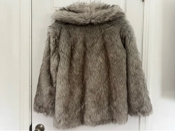 Abercrombie & Fitch Faux Fur Coat Gray Glam Luxe Winter Mob Wife Holiday Jacket Size S - Image 3