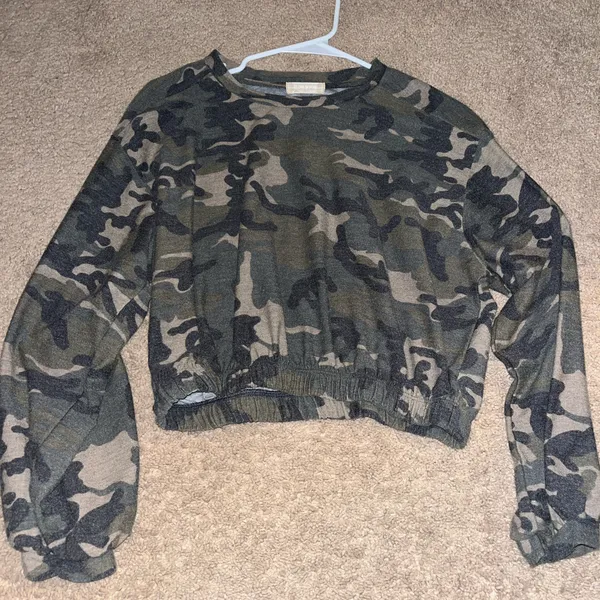 Altar'd State Cropped camo long sleeve top - Image 3