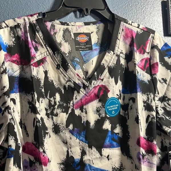 Dickies Multicolor Abstract Scrub Top Sz Large. NWT - Image 2