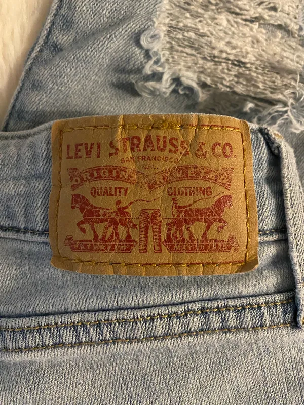 High-Rise Levi’s Skinny Jeans 721 - Image 4