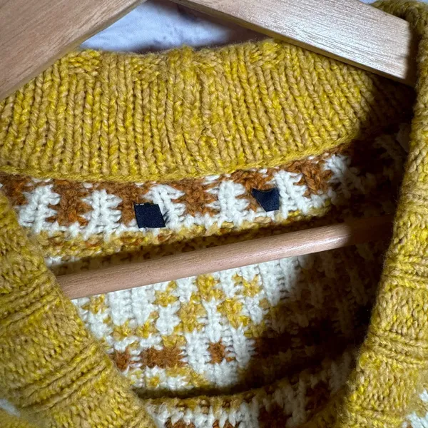 American Eagle Fair Isle Mustard‎ Yellow Pullover Sweater Womens size small - Image 4