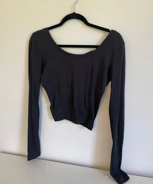 Lululemon Open Back Ribbed Long Sleeve Shirt - Image 6