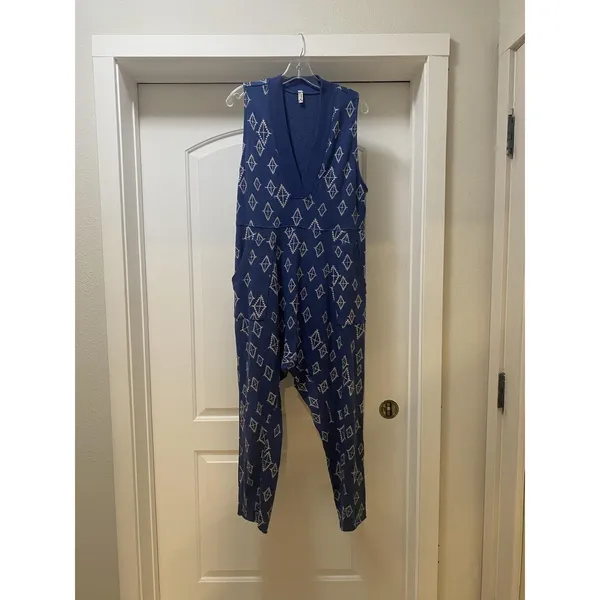 Free People What's Up Jumpsuit Womens XS Blue Geometric V Neck Relaxed Casual - Image 2
