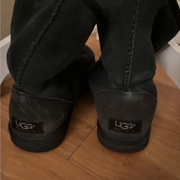 UGG Black Short Classic  Boots Size 6W - Image 2