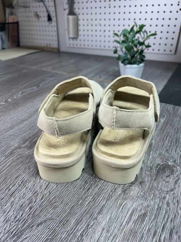Koolaburra by UGG Tizz suede sandals women’s Sz 9.5 - Image 4