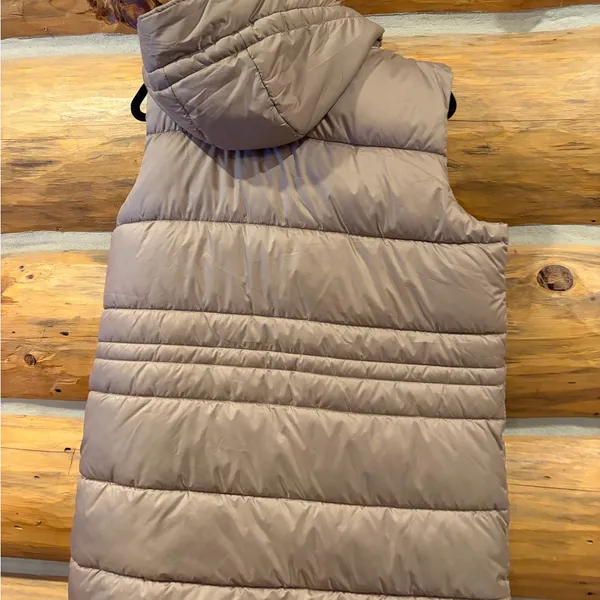 Weatherproof Women’s Hooded Puffer Vest Taupe size Large - Image 5