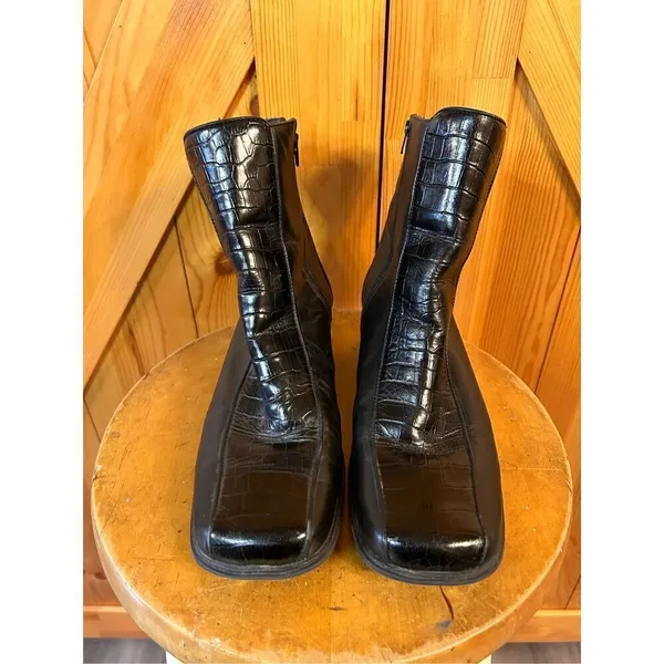 Rockport Womens Ankle Zip Boot Black Leather Size 8.5W - Image 2