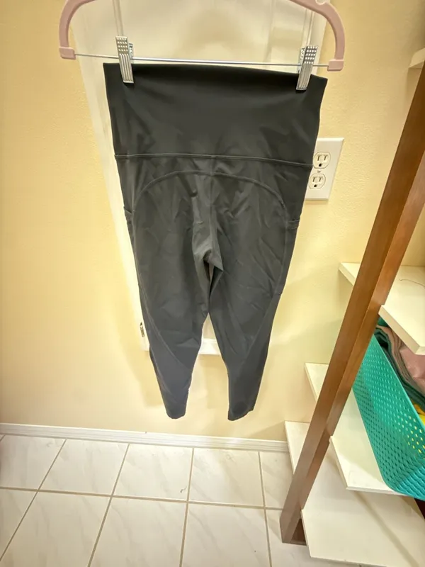 OFFLINE by Aerie Goals High-Rise 7/8 Pocket Legging in Black - Image 2