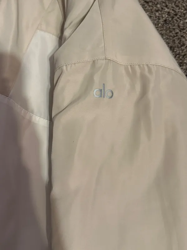 Alo Yoga Duality Sherpa Reversible Hooded Jacket - Image 4