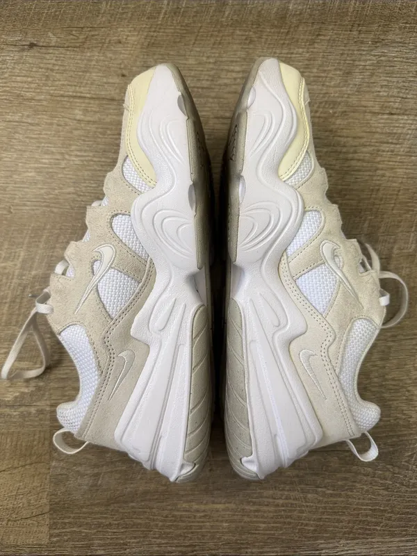 Women’s Nike Tech Hera Sneaker Size 9 - Image 3