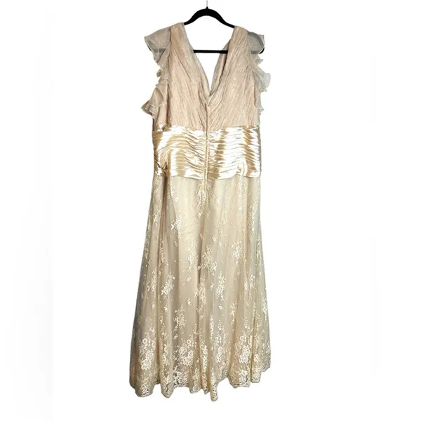 NWT‎ JOVANI EVENING 71789 lace rhinestone brooch waist gown - Image 3