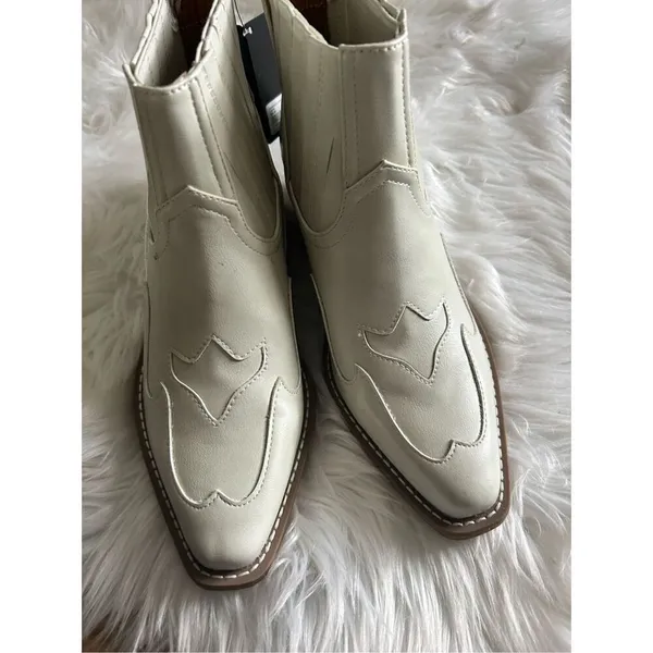 Forever 21 white booties cowgirl, cowboy size 6 - Image 2