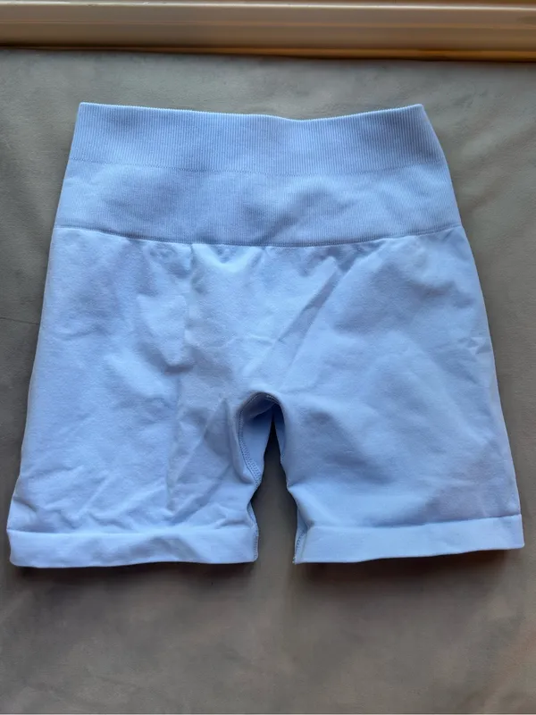 AUROLA Seamless High-Waist Sculpting Shorts - Image 3