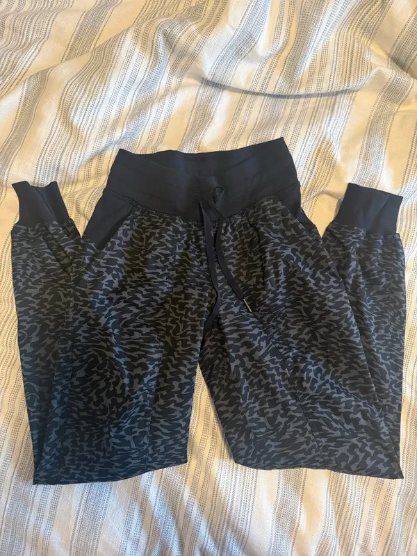 Lululemon Dance Studio Joggers - Image 4