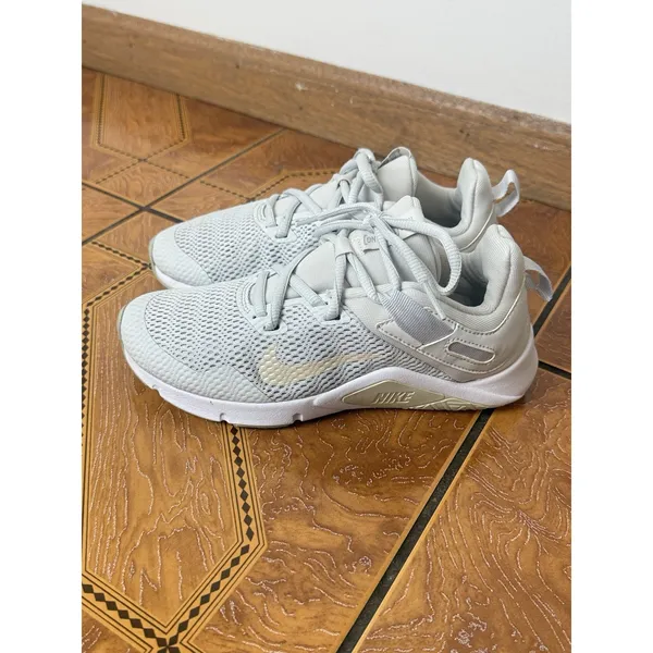 Nike Legend Essential Women’s Training Shoes Gray White CD0212-022 Size 5 - Image 2