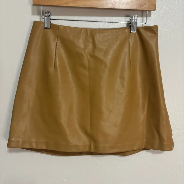 Abercrombie & Fitch Skort Tan Vegan Leather Mini Skirt Shorts Club Work Party M - Image 3