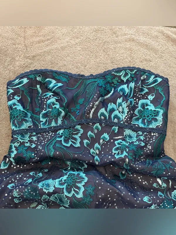 NWT Marchesa Notte Strapless Embroidered Sequin Tea Length DressSize 10 - Image 6