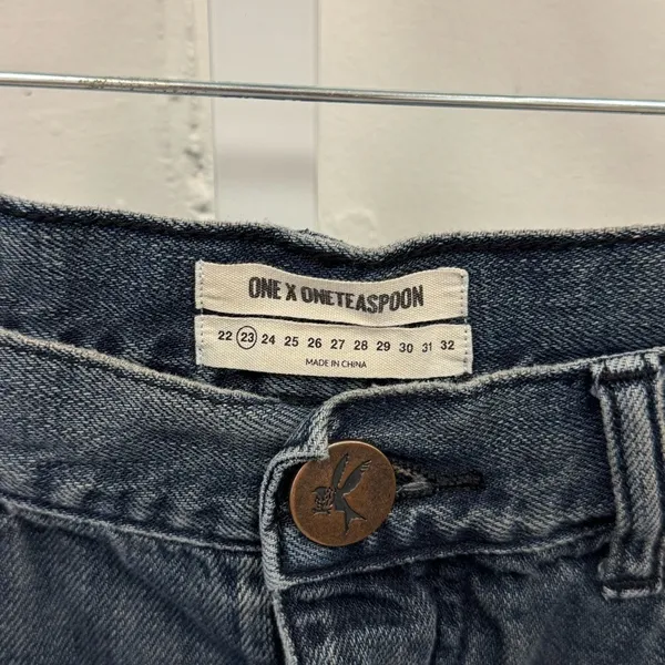 One Teaspoon Denim Button Fly‎ Raw Hem Mini Skirt W23 Charcoal Black - Image 4