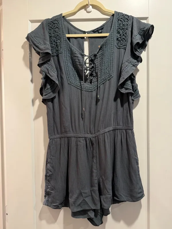 American Eagle Outfitters Lace-Up Flutter Sleeve Tunic Romper in Charcoal Size L - Image 2
