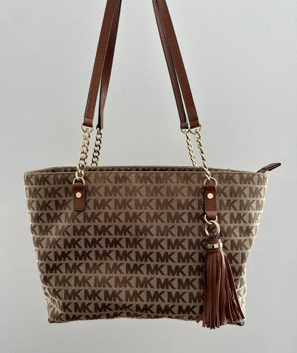 Jet Set Chain Tote - Image 2