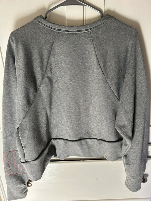 Nike Cropped Crew Neck Sweatshirt - Image 2