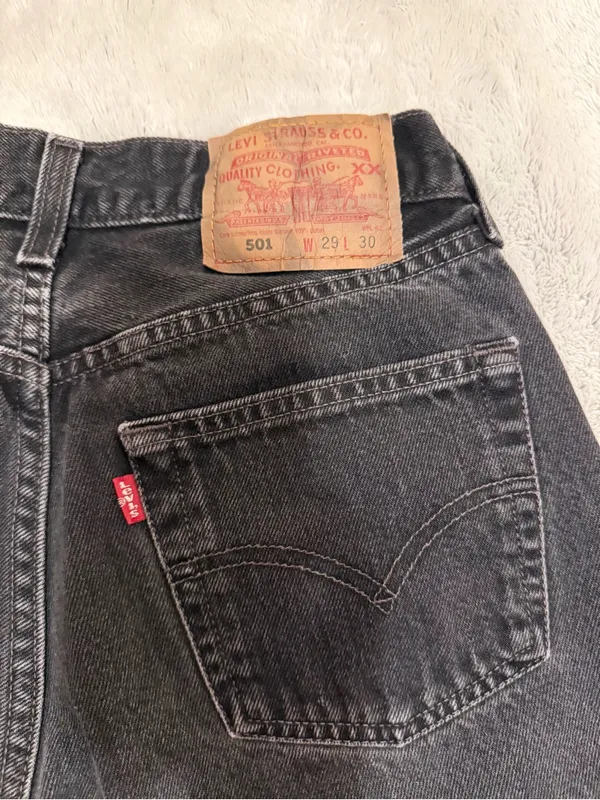 Levi's Black Raw-Hem High-Rise Denim Shorts - Image 3