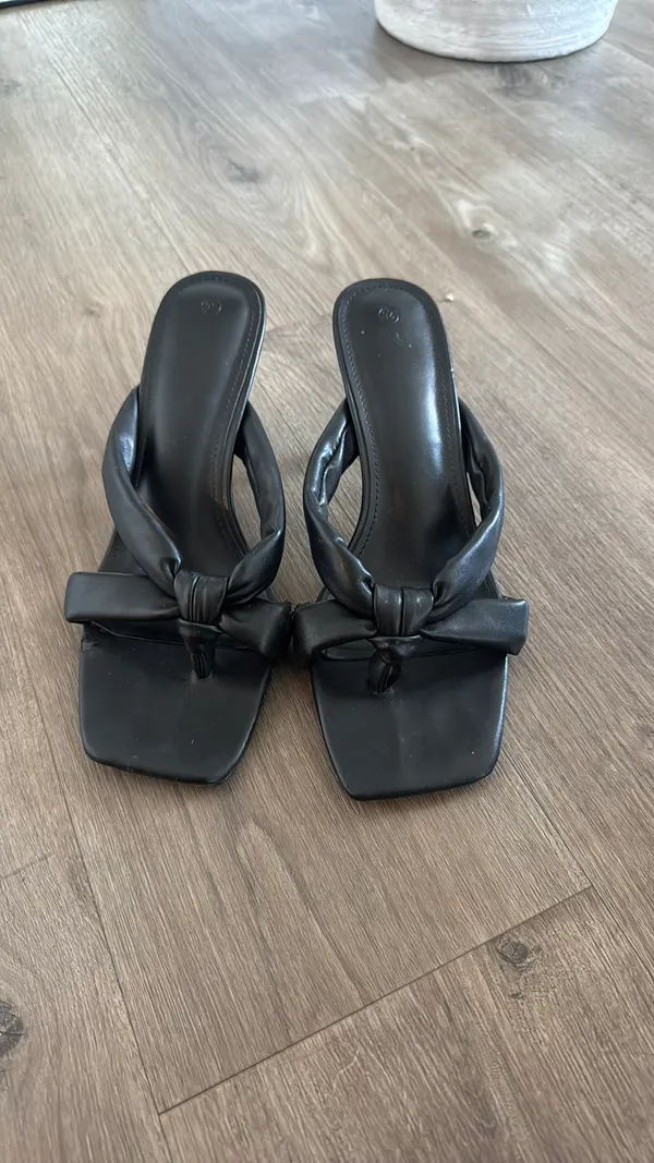 Black kitten heels Size 9.5 - Image 3