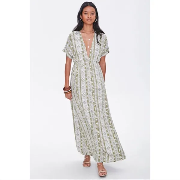 Forever 21 ✨ Plunging Floral Maxi Dress✨ - Image 3