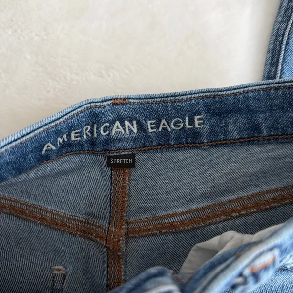 American Eagle Curvy Mom Jean Size 8 - Image 4