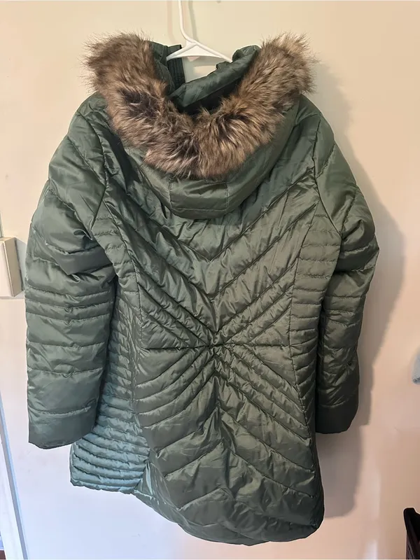 Land’s End plush puffer coat metallic green - Image 6