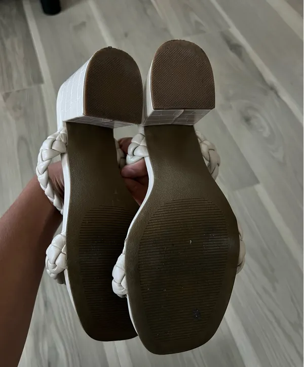 DV by Dolce Vita Cream Chunky Heels - Image 4