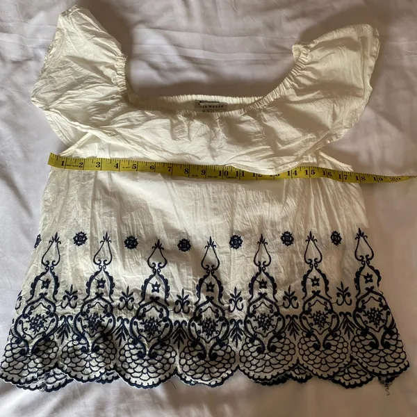 Haute Monde Embroidered Cream and Black Off-Shoulder Top size L - Image 4