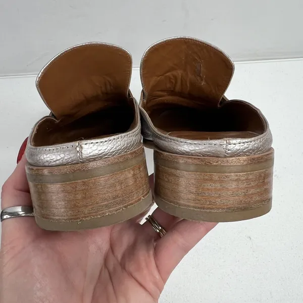 Aquatalia Size 10 Stella Metallic Tumbled Mules Platinum Women's Tonal Tassels - Image 11