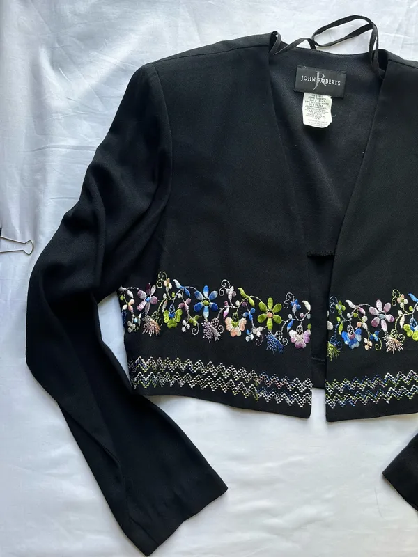 John Roberts VTG Y2k Black Embroidered Cropped Blazer Jacket S8 - Image 3