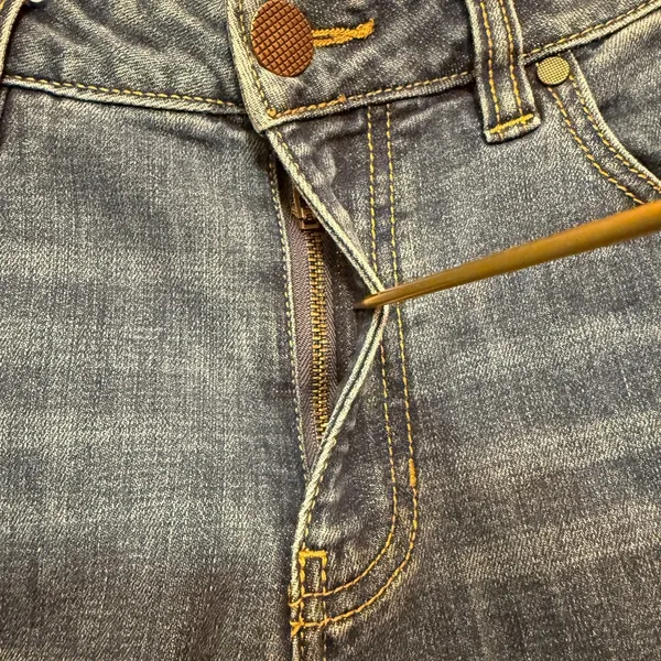 CAbi Women’s Cropped High Waisted Straight Leg Distressed Denim Jeans Size 6 - Image 3