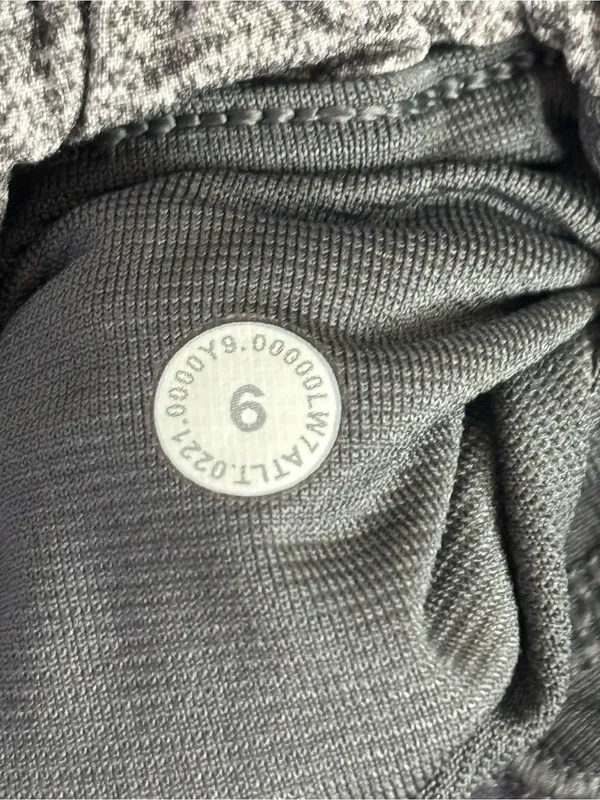 Lululemon Hotty Hot Short II Long 4" Size 6 - Image 5