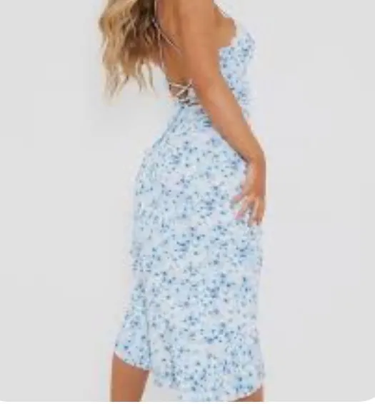 PrettyLittleThing FLORAL PRINT LACE UP BACK TWIST DETAIL MIDI DRESS Size 12 - Image 2