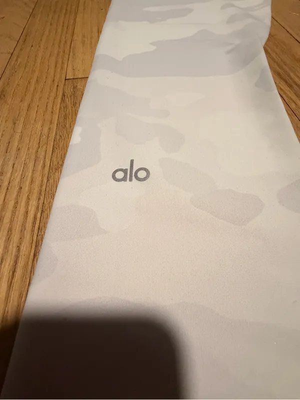 Alo Yoga High-Waist Light Gray Vapor White Camo Leggings - Image 7