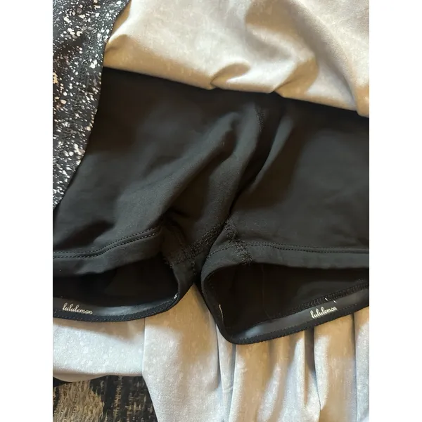 Lululemon Circuit Breaker Skirt Skort Black/White Splatter Size 8 Pleated Back - Image 5