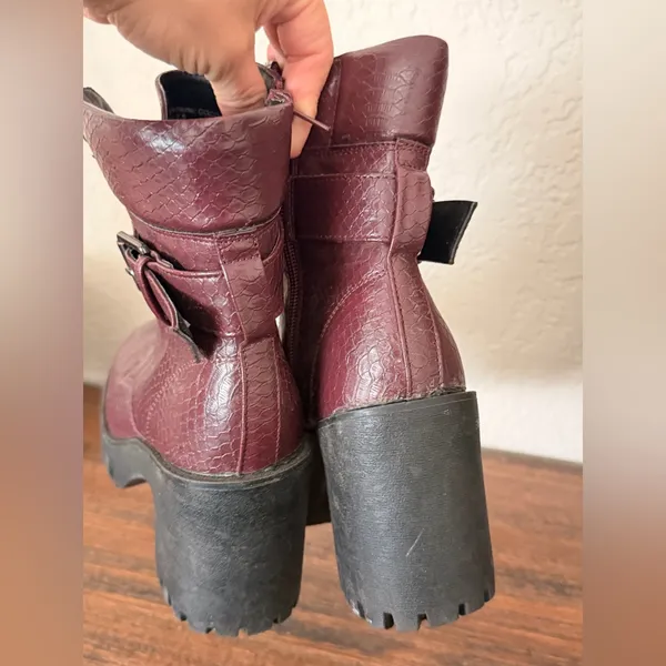 Madden Girl Women's Coco Fashion Boot size 7.5 burgundy - Image 11