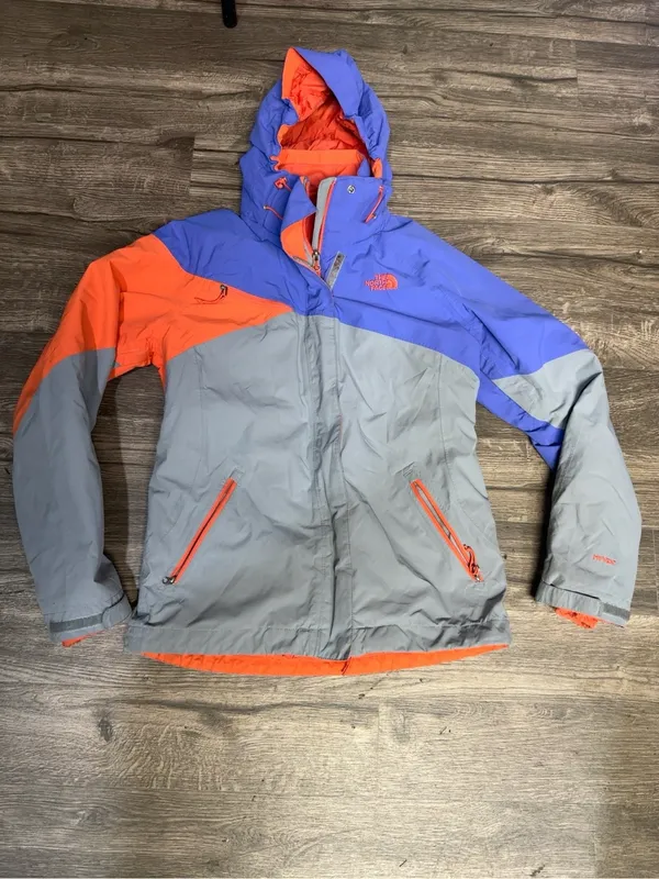 The North Face Women’s HyVent Insulated Colorblock Ski Jacket Small - Image 3
