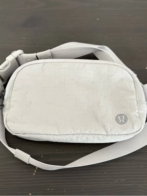 Lululemon Everywhere Belt Bag Mini Ripstop in Vapor/Traverse Grey - Image 11