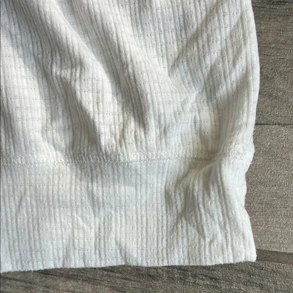 Casual White V-Neck Tee for Women - Image 3