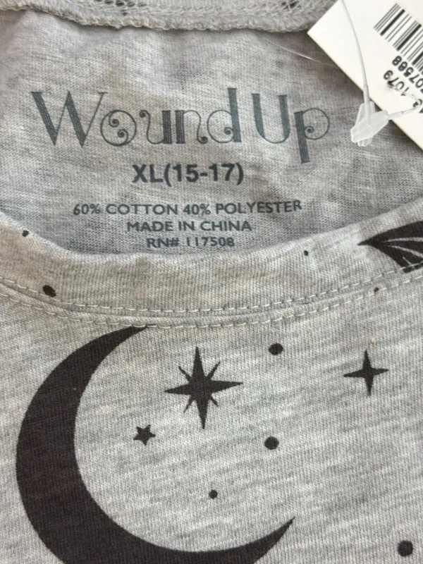 Wound Up Gray Halloween T Shirt Black Bats Moons Stars Crew Neck Size XL NWT - Image 4
