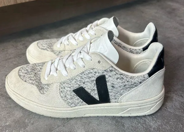 Veja V-10 Flannel Sneakers Snow/Black Size EU 37 US 6 - Image 4