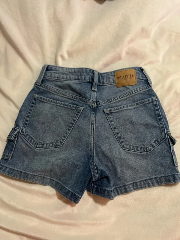 Hollister Ultra High-Rise Mom Shorts 3" - Image 2