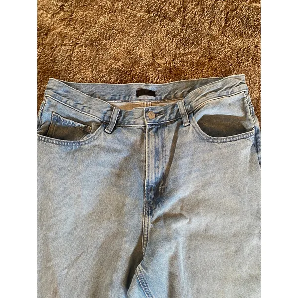 UNIQLO Women's Light Wash High/Mid-Rise Straight Leg Denim Jeans Classic Mom - Image 2