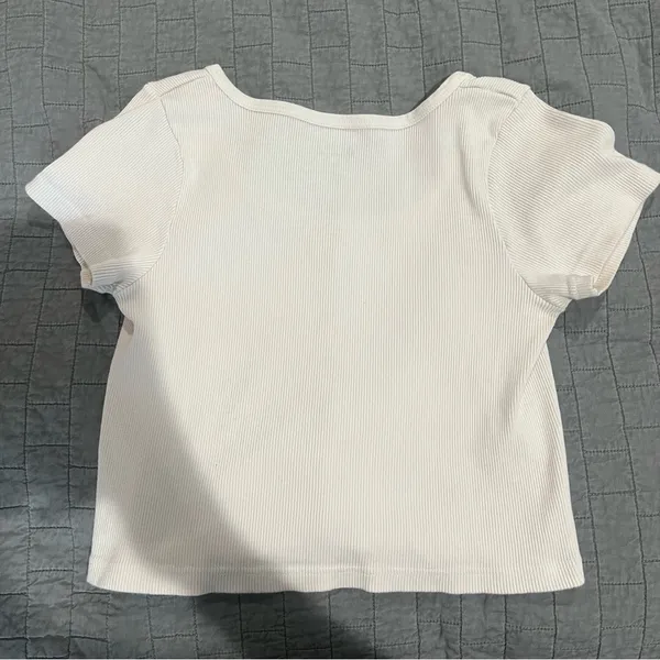 Brandy Melville John Galt light pink baby tee - Image 2