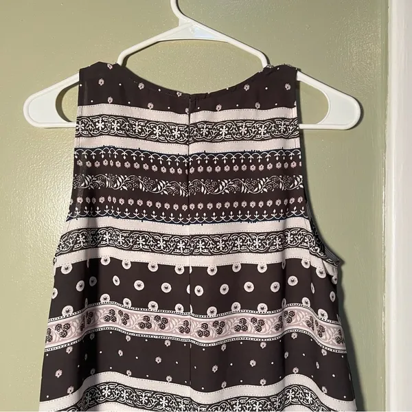 Loft‎ Women's Size Medium Sleeveless Blouse Gray White Pink Floral Stripe Scoop - Image 5